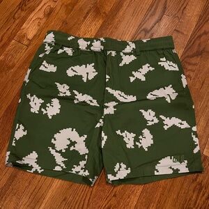 Qilo Men’s Patterned Shorts NWOT